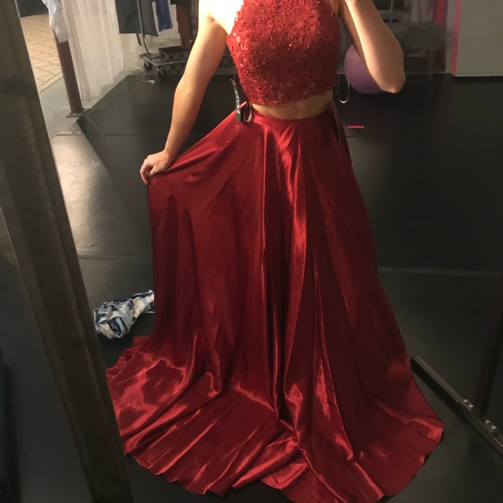 NEVER WORN:Sherri hill silky ruby prom dress